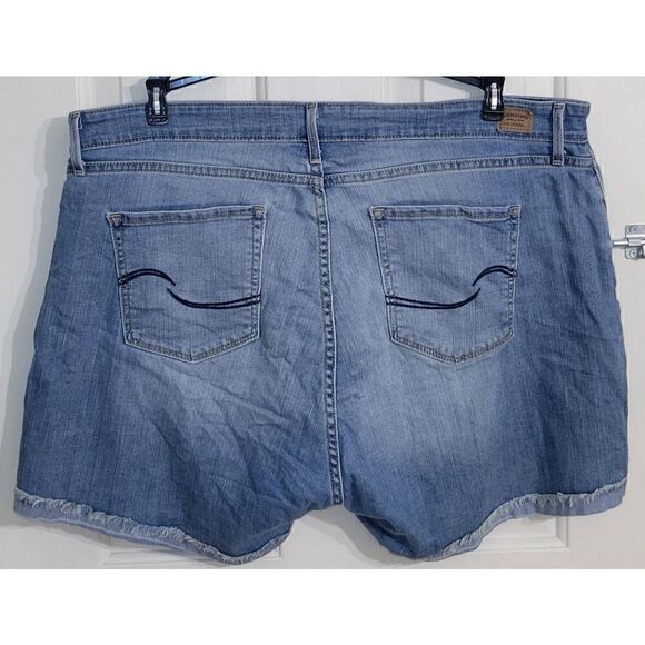 Signature by Levi Straus High Rise Distressed Jean Shorts Sz 20 W35 - Picture 2 of 4